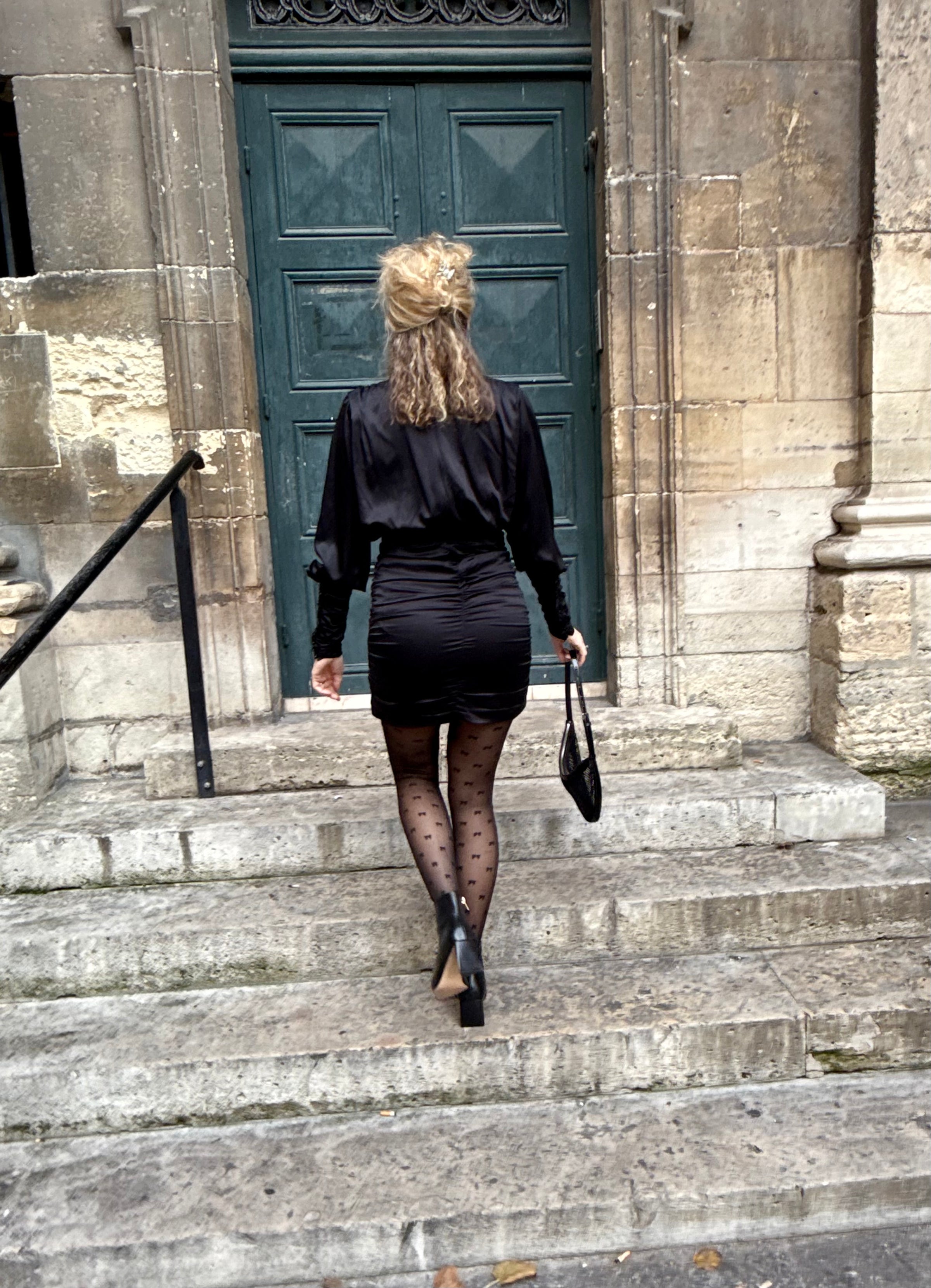 Anna Dress in black swan