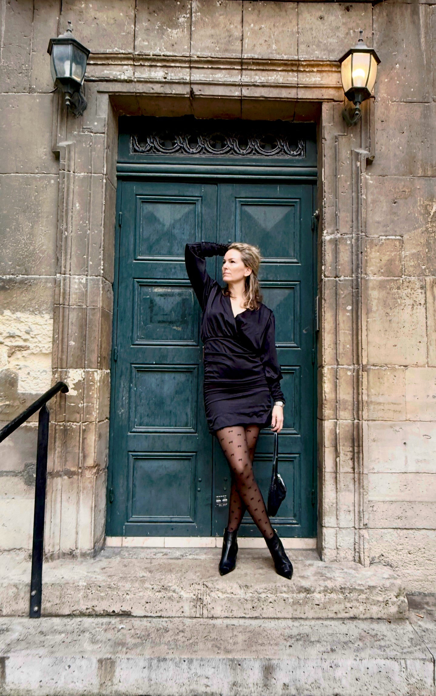 Anna Dress in black swan