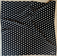 Dorthe scarf in black polka
