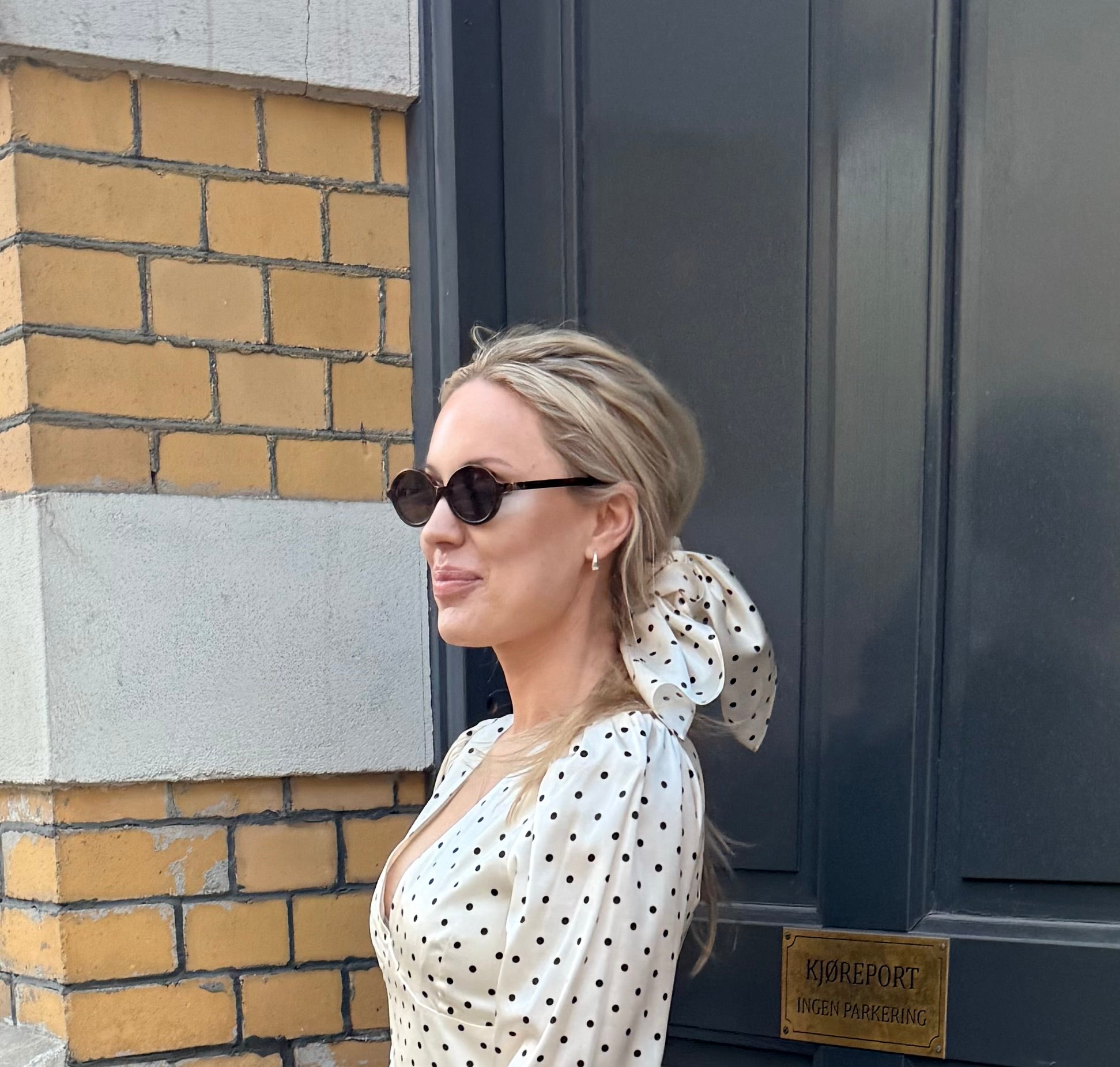 Dorthe scarf in polka dot
